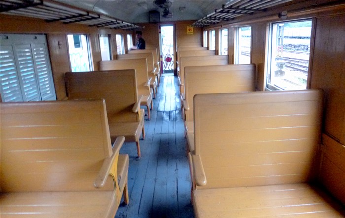 3rd Class hard seats on an Ordinary train Hat Yai - Phatthalung