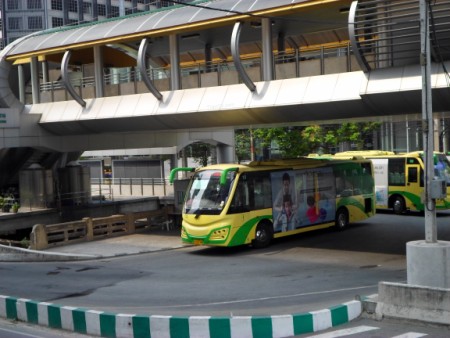 Photo of a BRT bus at Sathorn station