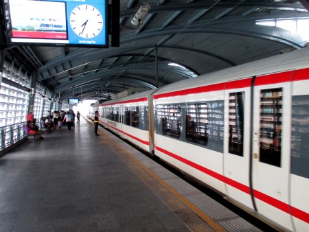 Express Line Train at Phaya Thai station Bangkok