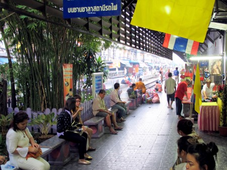 photo of Wongwian Yai railway station