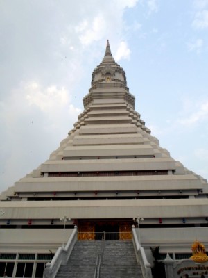 big Chedi at Wat Pak Nam in Talat Phlu big Chedi at Wat Pak Nam in Talat Phlu