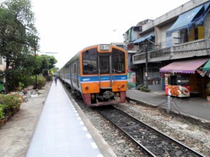 commuter train arriving at Talat Phlu commuter train arriving at Talat Phlu