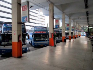 photo of the Ekamai bus platfoms