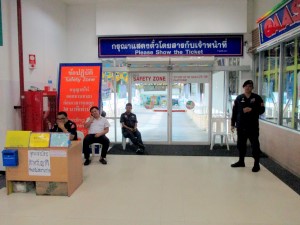 Entrance gate of covered footbridge on 1st Floor leading to Platforms 25 to 98 Entrance gate of covered footbridge on 1st Floor leading to Platforms 25 to 98