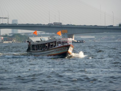 Picture of a ferry boat on the Chaopraya river in Bangkok