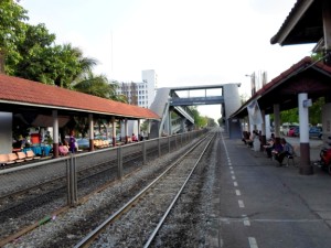 footbridge crossing the railtracks
