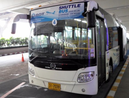Picture of the free airport shuttle bus