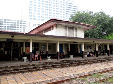 Makkasan Train Station
