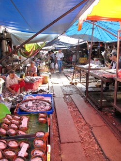 photo of the market at Mae Klong