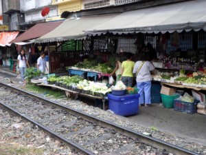 The railway track between Wongwian Yai and Talat Phlu The railway track between Wongwian Yai and Talat Phlu
