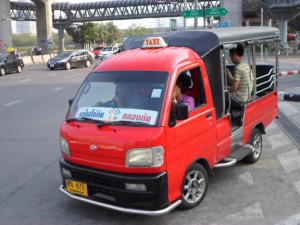 small taxi truck line to Klongton