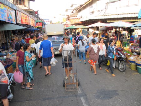photo of a street in Maha Chai