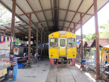Train at the platform at Mae Klong